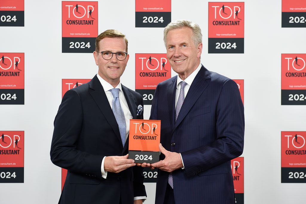 cas-ag-olaf-pagel-mit-christian-wulff-1024px CAS AG Mitglied des Vorstandes Olaf Pagel bekommt die Auszeichnung Top Consultant 2024 überreicht